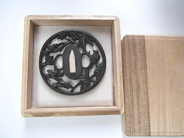 ★S1002★鍔 古銅 鳥透かし図 刀装具 武具 時代品
