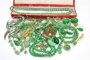 [fui] アクセサリー ケース付き 緑 グリーン 天然石調 翡翠カラー まとめ ネックレス 指輪 イヤリング 他 ジャンク品 イミテーション