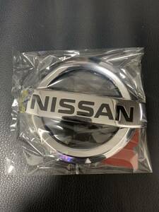 日産　エンブレム新品未使用品　サイズ縦9cm横11.5cm