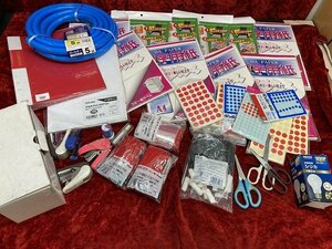 12-01-312 ★N 事務用品 文房具 はんぱもの まとめ売り ラベル用コピー用紙 テープカッターなど はんぱ多数 　中古