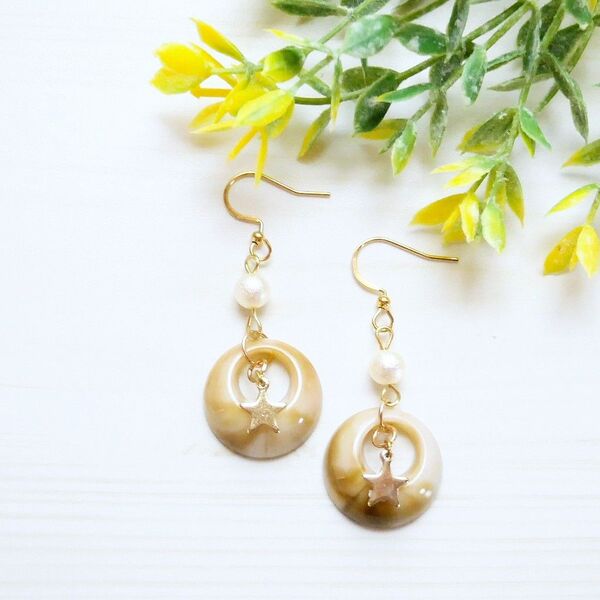 パールと星のぷっくりサークルピアス・イヤリング ミルクティー ハンドメイド