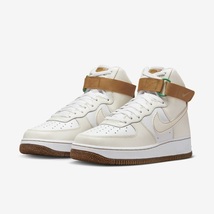 NIKE AIR FORCE 1 HIGH '07 LV8 EMB DX4980-001 エア フォース ハイ 白 US9.5_画像1