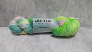 輸入　毛糸　Qing Fibre　Dashing Sassy　ハンドダイド　メリノウール100％　100ｇ×1個　400ｍ　Poison Ivy　イギリス　海外