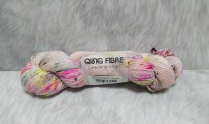 輸入　毛糸　Qing Fibre　Dashing Sassy　ハンドダイド　メリノウール100％　100ｇ×1個　400ｍ　Lullaby　イギリス　海外