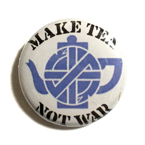 25mm 缶バッジ CRASS MAKE TEA NOT WAR 反戦 アナーコパンク Crust Punk Gee Vaucher