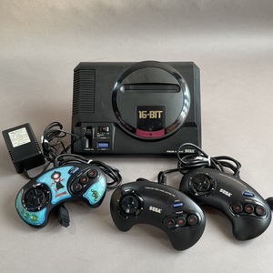 MS502 通電確認OK SEGA セガ MEGA DRIVE メガドライブ 本体(HAA-2510)＋コントローラx3＋ACアダプタ 4点セット (検)ゲーム機 ハード レトロ