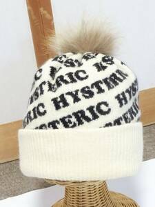 ★HYSTERIC GLAMOUR ヒステリックグラマー　オフホワイトに黒いロゴ入りでラクーンの毛皮が付いたニットキャップ ニット帽子 ★ビーニー