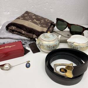 【C-20096a】ブランド雑貨おまとめ アクセサリー WEDGWOOD ウェッジウッド Salvatore Ferragamo フェラガモ パール BURBERRYS 等 中古