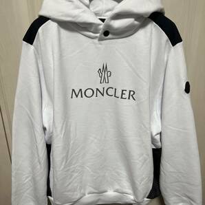 Sサイズ【未使用】MONCLER Same But Hoodie ロゴ パネル パーカー　ホワイト　白色　 ◆定価8.5万円◆　人気男女兼用モデル