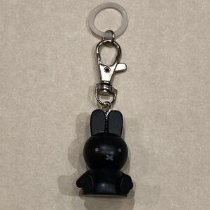 ミッフィー ブラック 黒色 ソイル おすわり すわり フィギュア アンブレラマーカー キーホルダー 傘マーカー 目印 チャーム