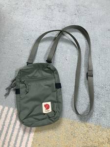 美品★FJALLRAVENフェールラーベン　ハイコストポケットショルダーバッグpatina green