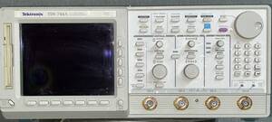 オシロスコープ　Tektronix TDS744A 4CH 500MHz 2GS/s（ジャンク）