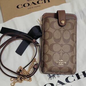 COACH　スマホショルダー　新品未使用