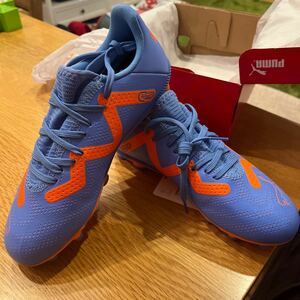 プーマ PUMA フューチャー プレイ HG/AG +Mid Jr ジュニア サッカースパイク 22.5cm