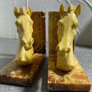 スペイン製　馬の陶器置物　2個　巾：10ｃｍ　奥行：20ｃｍ　高さ：19ｃｍ　中古