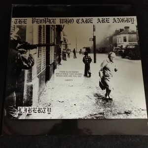 D01 中古LP 中古レコード 　ＬＩＢＥＲＴＹ　The People Who Care Are Angry　GET159　イタリア盤　UK　アナーコパンク