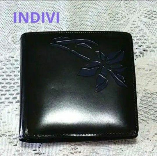 INDIVI ／二つ折財布