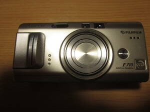 FUJIFILM FinePix F710　DIGITAL CAMERA