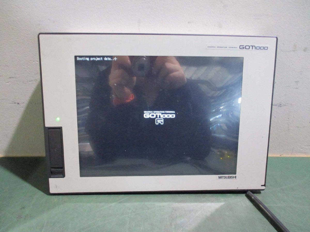 中古 MITSUBISHI GRAPHIC OPERATION TERMINAL GT1675M-STBA 通電OK (DATR51107B004)