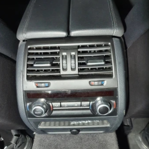 BMW 5シリーズ F10 F11 F18 520i 523i 525i 528i 535i リア エアコン エアベント センターコンソール の画像2