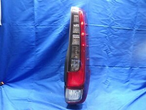 H27年 エスクァイア ZRR85G 右テールランプ LED KOITO 28-231 81551-28550 ZRR80 ZWR80 ノア テールライト テールレンズ[ZNo:05006265]