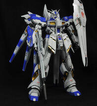 MG 1/100 Hi-ν ガンダム　 改修塗装済完成品_画像2