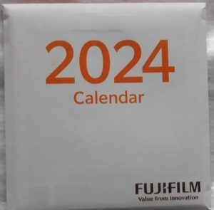 ２０２４年　卓上カレンダー　非売品　富士フィルム　約１２×１３ｃｍ FUJI　書き込み可能