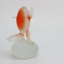 下田顕生作 吹きガラス「赤い金魚」