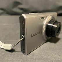 Panasonic LUMIX DMC-FH10 シルバー コンパクトデジタルカメラ バッテリー1個 Micro SDカード ケース 付き 動作確認済み パナソニック_画像3