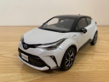 非売品 TOYOTA トヨタ　C-HR　後期　2NA パールホワイト/ブラック_画像1