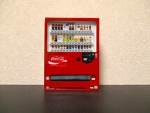1/18　ジオラマ自販機模型（赤）　LED照明付き_画像1