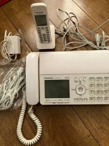 美品中古　パナソニック　FAX付　電話KX-PD502 子機　白　ホワイト