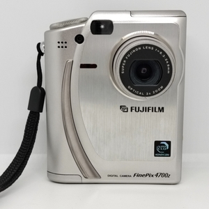 5609★【希少/レア】FUJIFILM FinePix 4700Z 富士フイルム デジタルカメラ コンパクトカメラ f=8.3-24.9mm 3×ZOOM シルバー 銀色 本体のみ