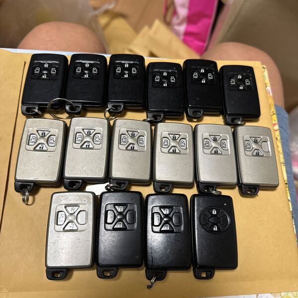 送料無料☆トヨタ 純正スマートキー 4&3&2ボタン アルファード ヴェルファイア ノア ヴォクシー エスティマ等 271451-6230 16個 2