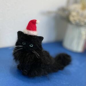羊毛フェルト 猫　黒猫ペルシャ　子猫　ミニチュア　　　サンタ帽子　クリマス　うらら