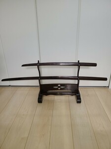 武具［木刀］黒檀　床の間　飾り　台付　長短刀　素振り オブジェ インテリア 長刀102cm 600g短刀 68cm 350g 刀置きセット ひび無し現状品