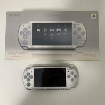 ★動作確認済み★ PSP本体（PSP-2000 IS/アイスシルバー） PSP 箱あり　説明書付き　_画像1