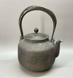 鉄瓶 一明造 銀象嵌銘 銅蓋 銅虫喰い取手 1920g 茶器 茶道具