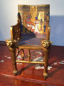 【智】謹賀新年！！ツタンカーメン王 黄金の玉座 椅子 イス レプリカ エジプト フィギュア 置物 インテリアいかがでしょうか 現状品