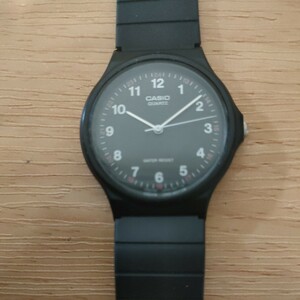 カシオ　ユニセックス腕時計　24時間表示　黒　稼動します