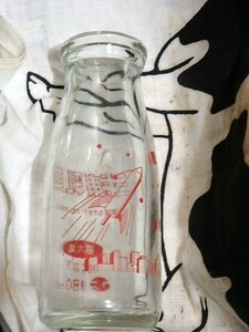 三浦乳業 ロケットの絵 宇宙 空ビン ガラス瓶 昭和レトロ 古い牛乳瓶 ガラス ビン ミルク 空瓶 カフェ ディスプレイ スペースエイジ