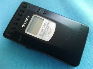 SONY ソニー　 SRF-SX100RV　　AMステレオ／FM ポケットラジオ　ケース付き ★ジャンク