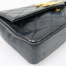 68057★1円スタート★CHANEL シャネル 美品 マトラッセ ココマーク チェーンショルダーバッグ ヴィンテージ プッシュロック ラムスキン_画像4