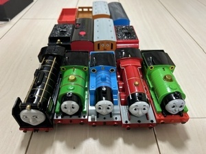 トーマスプラレール　４種＋機関庫、レールセット