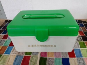 小物入れ】昭和レトロポップ　白/緑/グリーン プラスチック 薬箱　収納 ボックス 常備薬 収納ケース　薬入れ アンティーク インテリア 現状