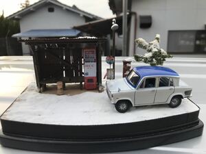 昭和の想い出　バス停　雪の中のバス停　田舎町の風景　コーヒー自動販売機　ストーブ　ポスト　マツダキャロル　ジオラマ 完成品　LED