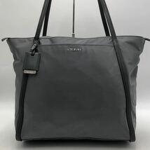 1円~[極美品] TUMI トゥミ メンズ ビジネスバッグ ブリーフケース トートバッグ Voyageur レザー ナイロン A4/PC収納可 肩掛け 通勤 グレー_画像2