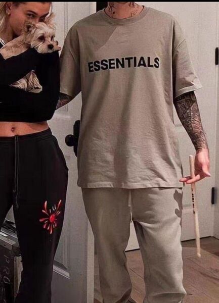 essentials Tシャツ ★