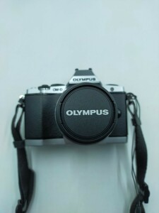 □OLYMPUS オリンパス ミラーレスデジタル一眼カメラ OM-D E-M5 ブラック デジタルカメラ 通電確認済
