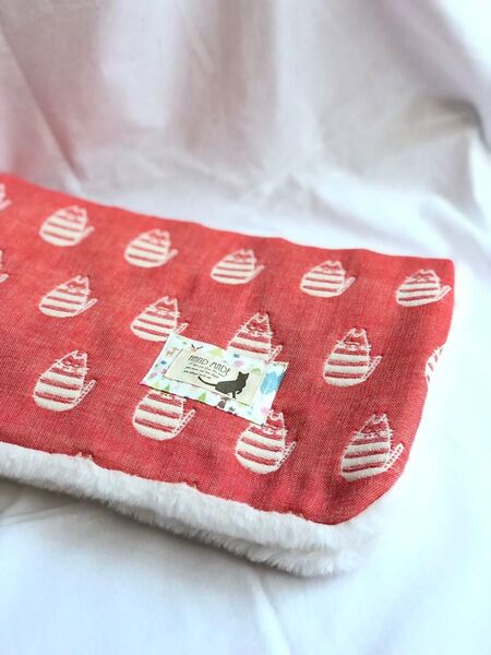 六重織ガーゼとラビットファーのガーゼケット ハンドメイド fuwara ネコ 赤